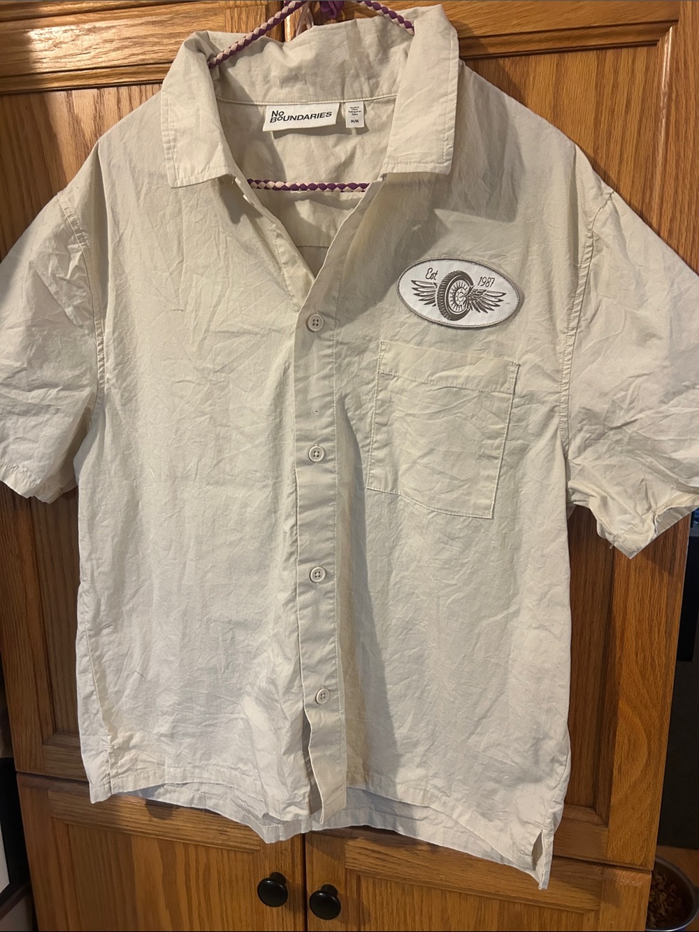 No Boundaries Men's Short-Sleeve Button-Up Shirt in Off-White